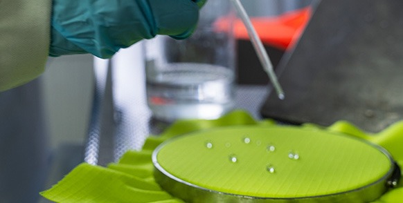 Examine your workwear with a droplet test Fabric-testing-02-582x294px