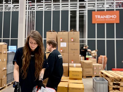 Comfort Stretch - Comfortable workwear for service and warehouse markets. Warehose-staff-Doris-400x300px